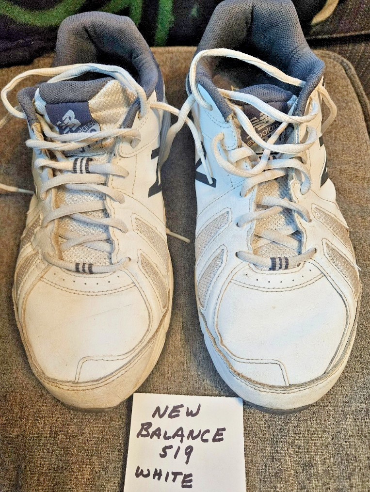 Men’s 9.5 4E New Balance Cross Training Men’s Tennis Shoes White 519 USED
