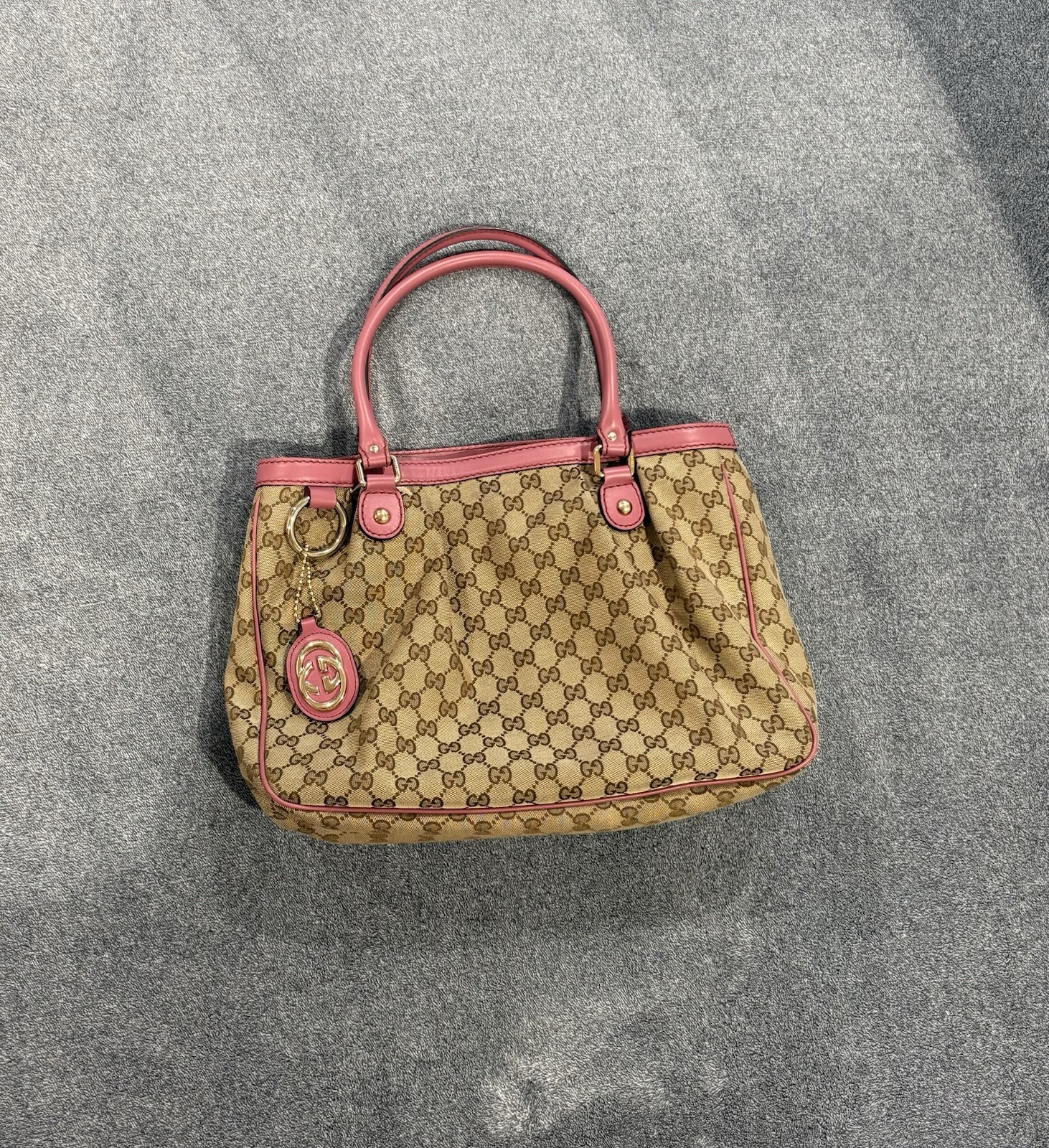 Gucci GG Monogram Tote Top Handle Zip Closure Beige/Pink w/ Bag Charm
