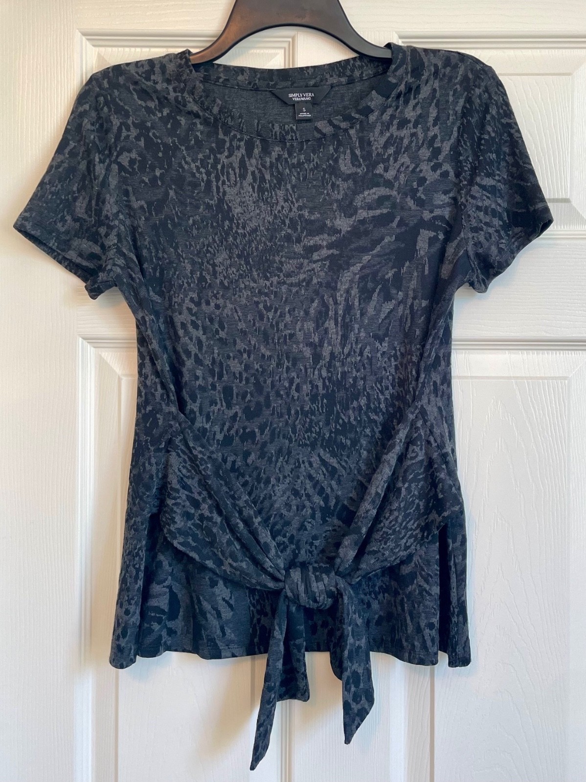 Simply Vera Wang Dark Grey Animal Print Short Sleeve Tie Front Blouse Small