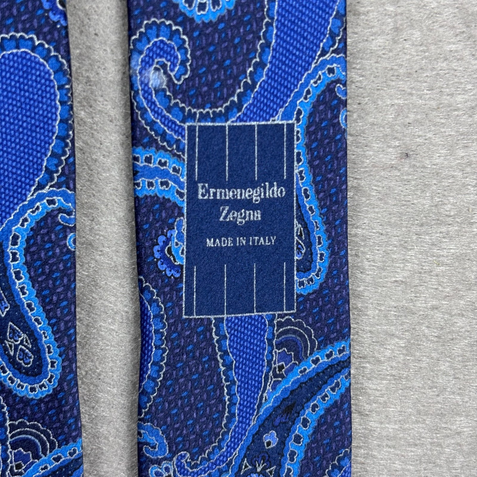 Ermenegildo Zegna Blue Paisley Silk Tie Made in Italy Luxury Designer 3.25″