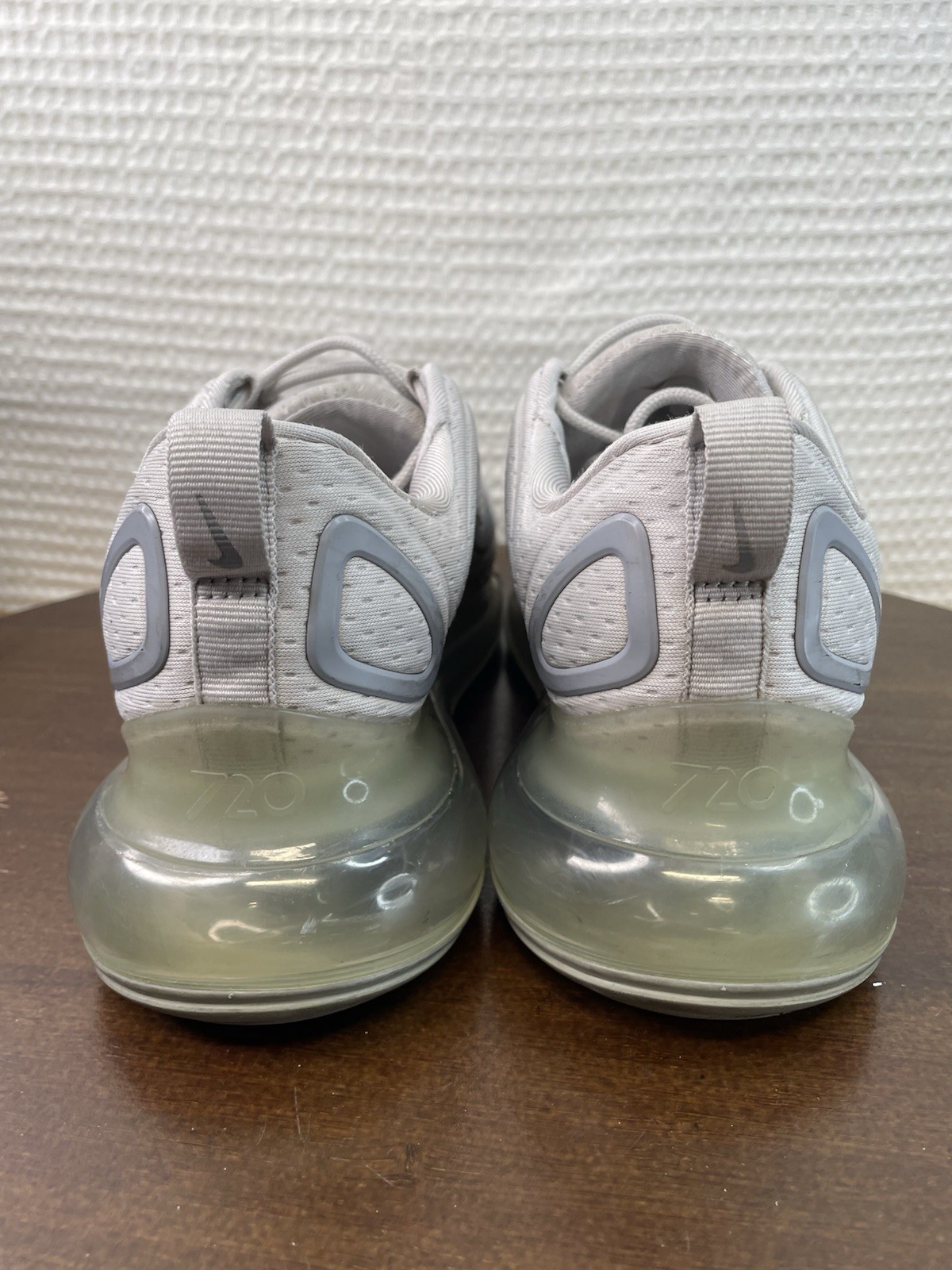 Nike Air Max 720 Vast Grey White Athletic Shoes Women’s Size 9.5 Sneakers