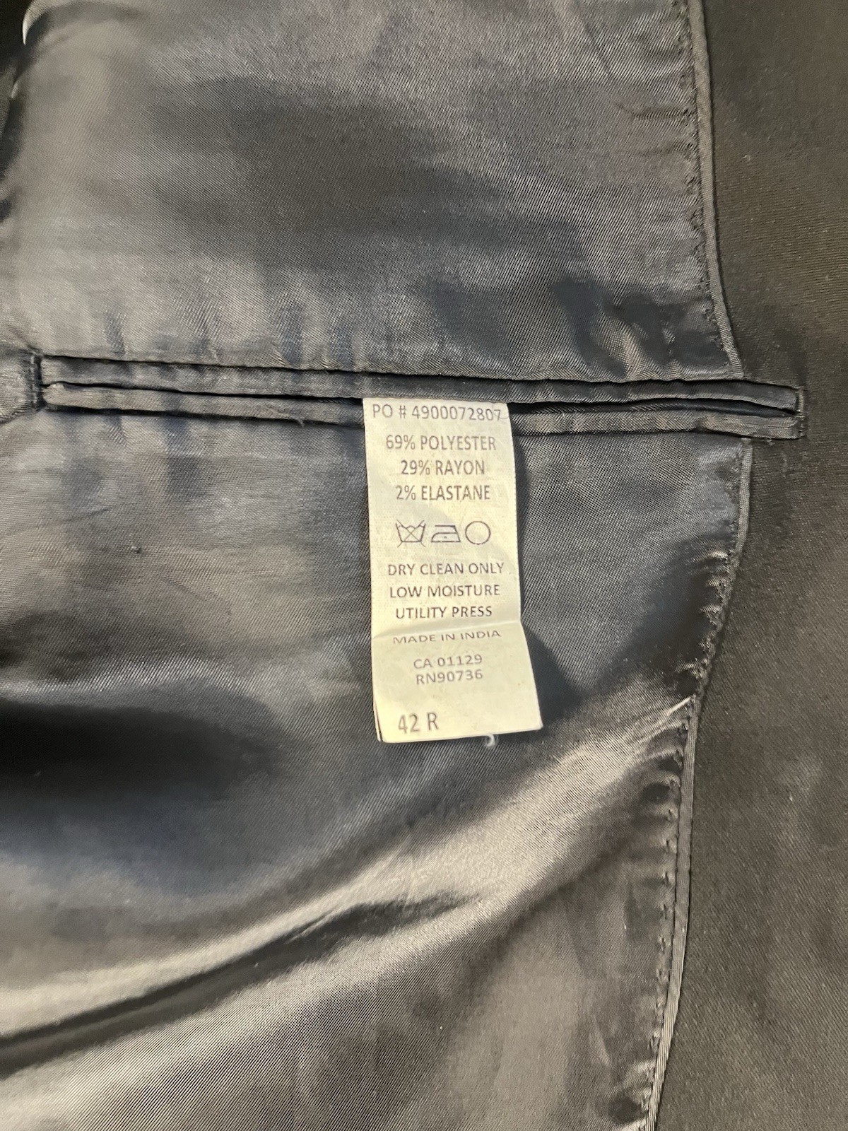 Calvin Klein Black Solid Tuxedo Suit Jacket 42R Regular Fit 2-Button Notch