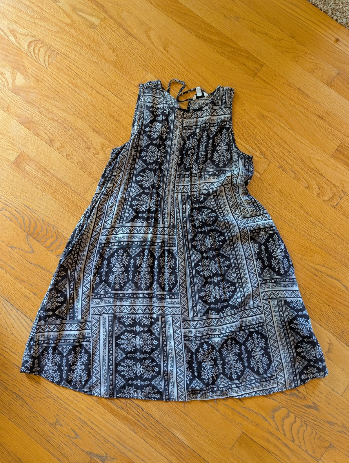 Sonoma Women’s Size Medium 100% Rayon Comfy Dress
