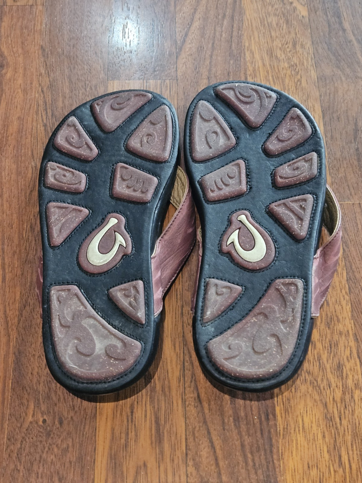 OluKai PU’ALI Warrior Inspired Leather Sandals Thongs Womens Sz 10 Spring 2012