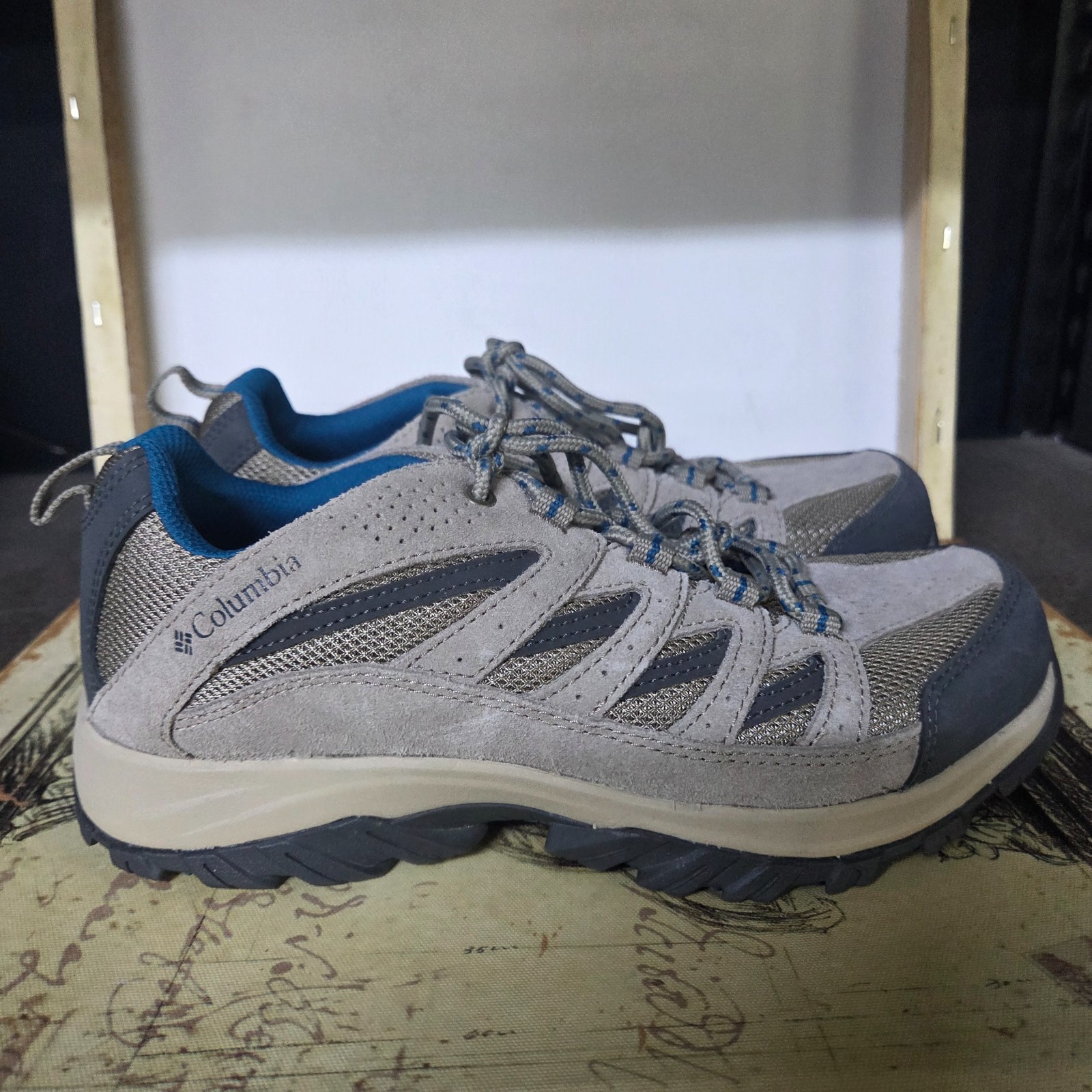 Size 8.5 (Wide) Columbia Crestwood Women’s Shoes Tan-Grey Hiking Sneakers