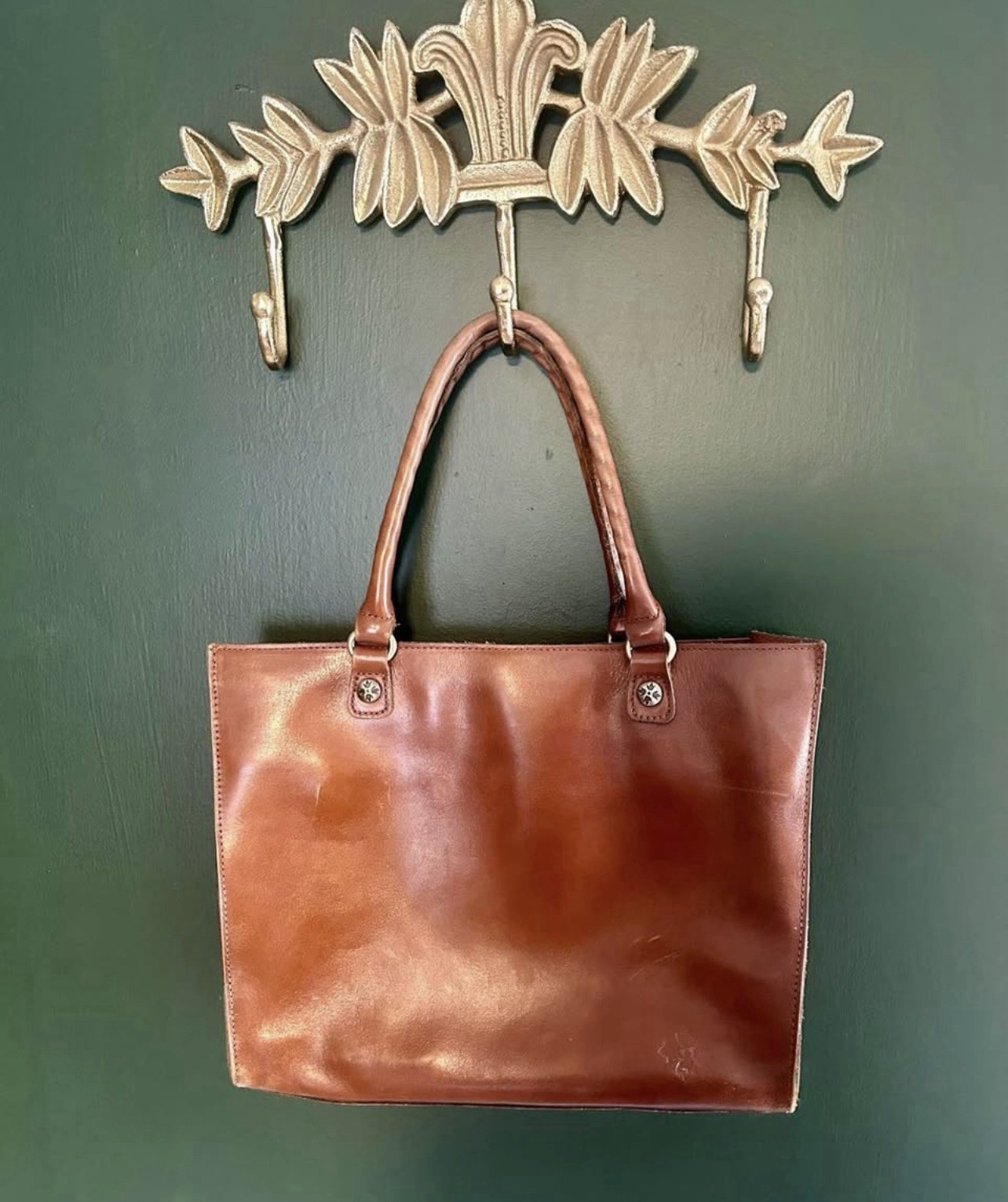 Patricia Nash Italian leather. Women’s Brown Tote Bag Zip Closure.