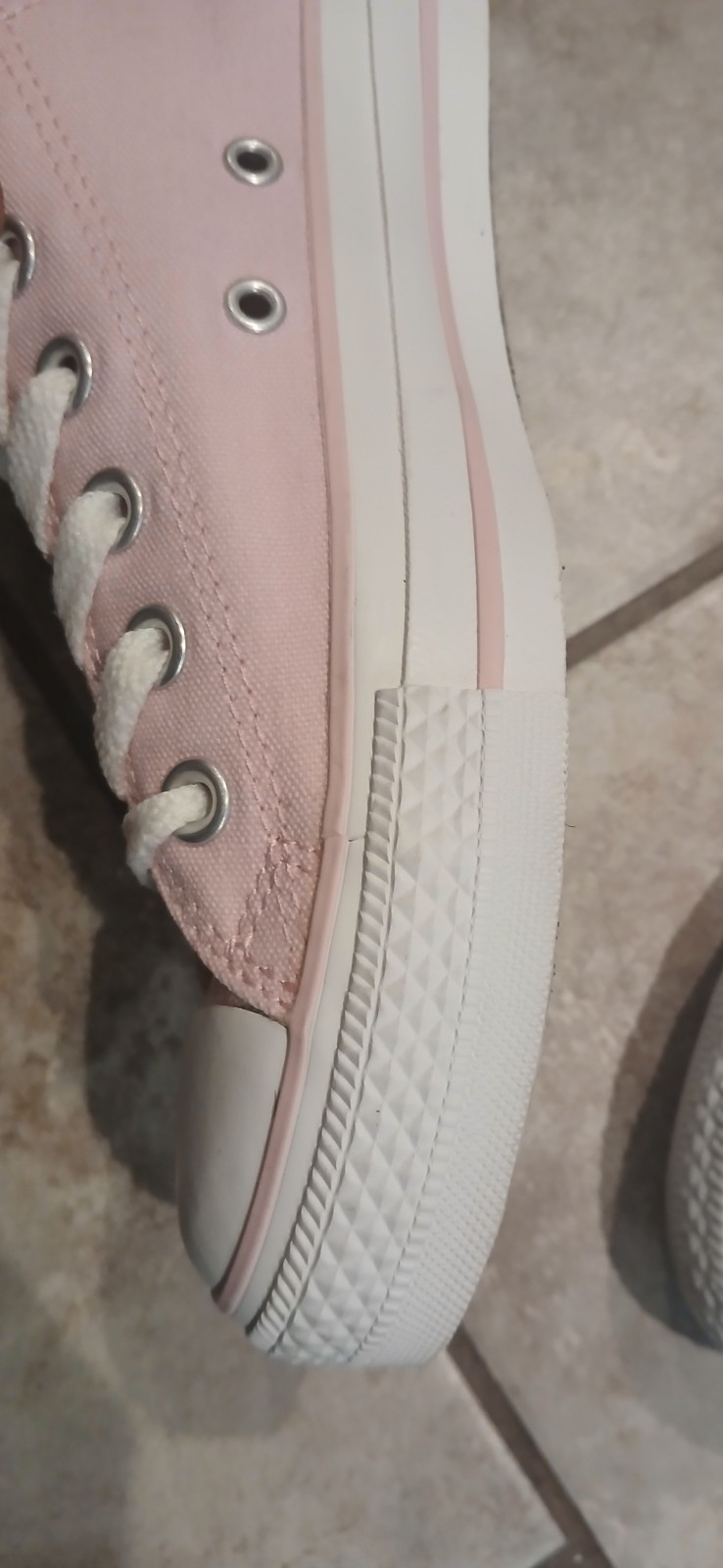 Pink Converse sneakers size US M6/W8 #converse