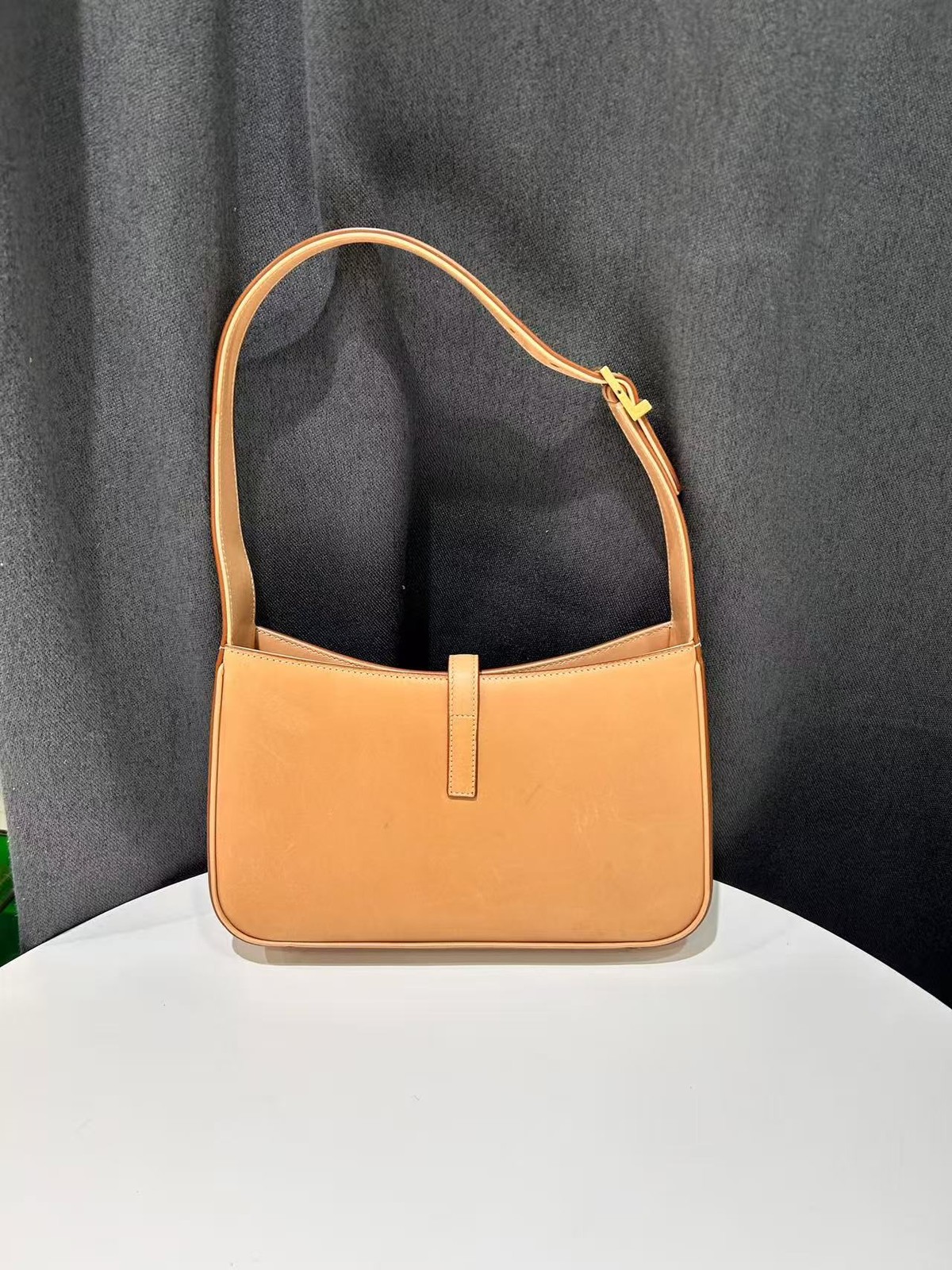 Saint Laurent Medium Milk Tea Leather Le 5 à 7 Hobo Shoulder Bag Made in Italy