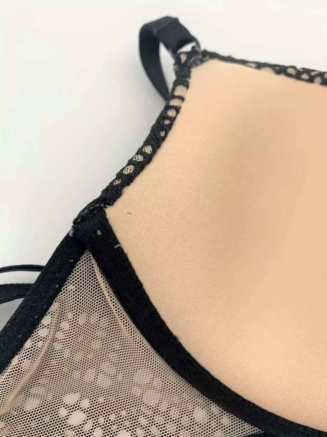 Victoria’s Secret Lined Demi Bra 32D Black Lace Nude Underwire Pattern Lace Like