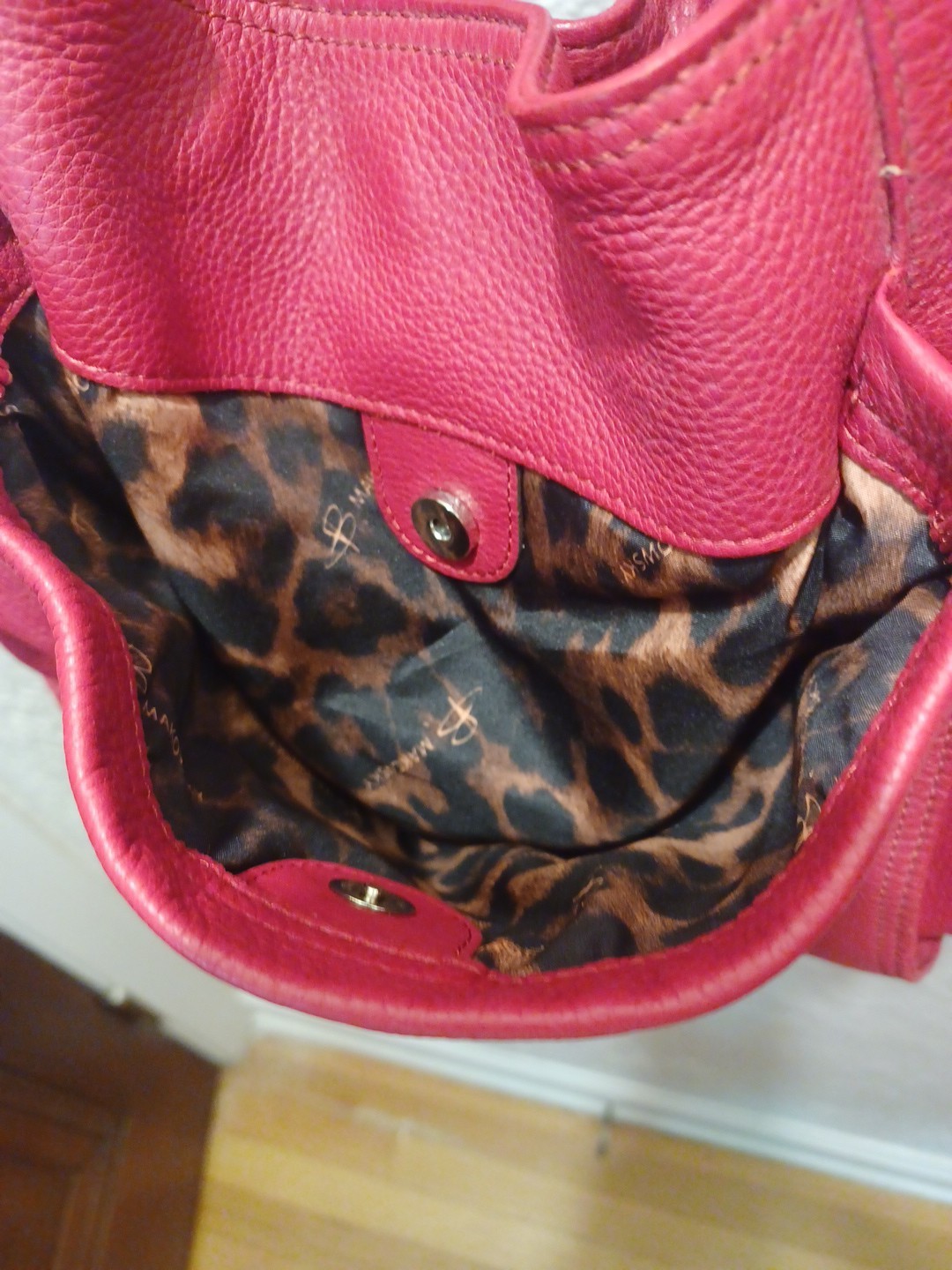 B Makowsky Genuine Pebble Leather Red bright silver hardware Turn Lock Handbag