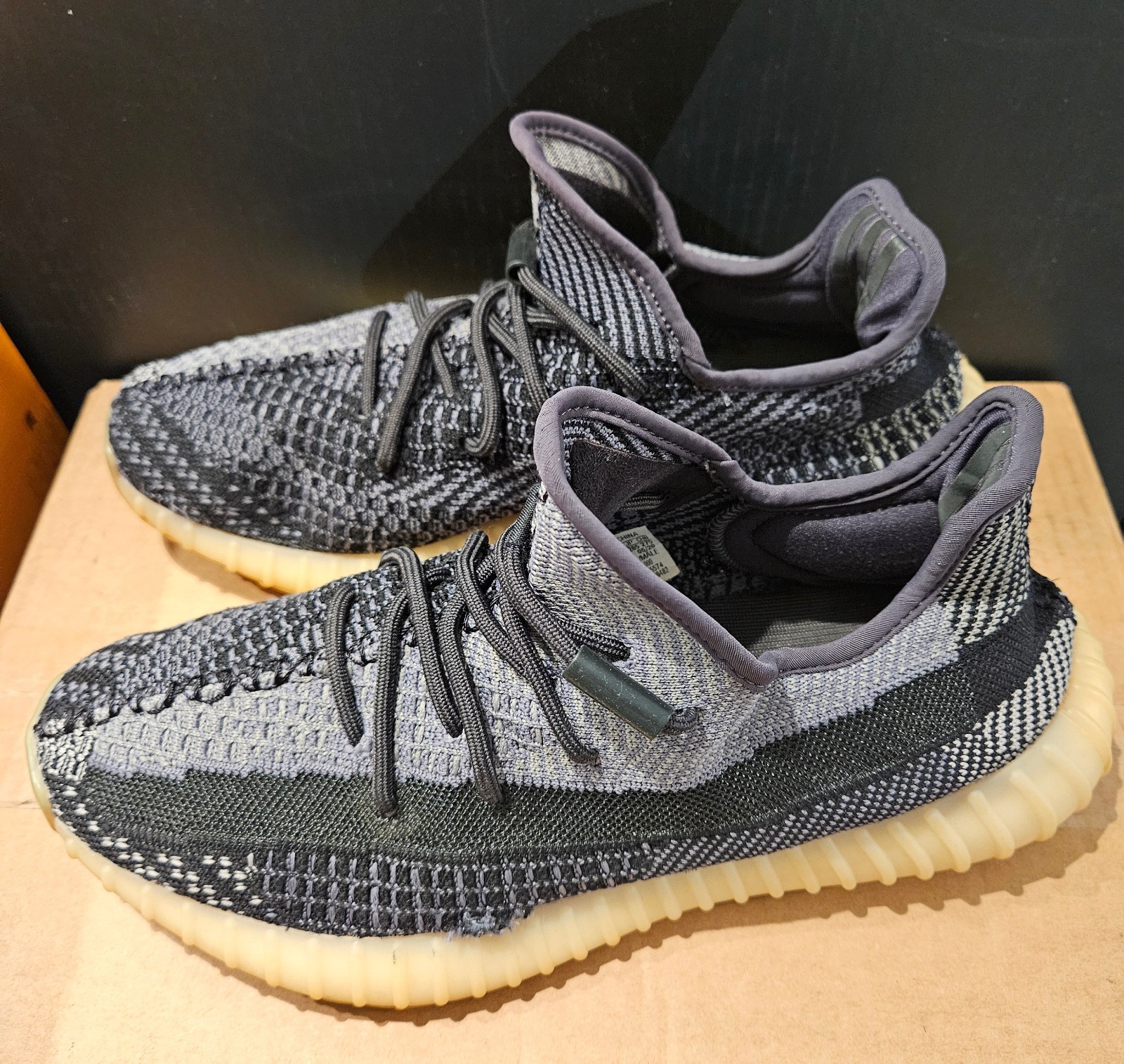 Adidas Yeezy Boost 350 V2 Carbon Mens Size 10.5 FZ5000 Sneakers Black Gray
