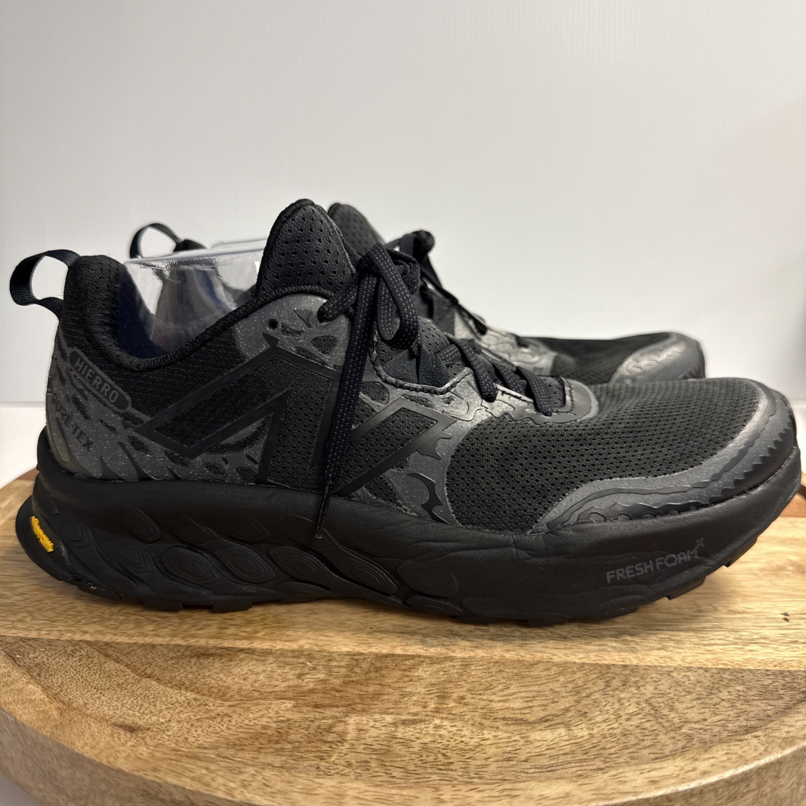 New Balance Fresh Foam X Hierro v8 GORE-TEX Trail Running Shoe Mens Sz 9.5 Black