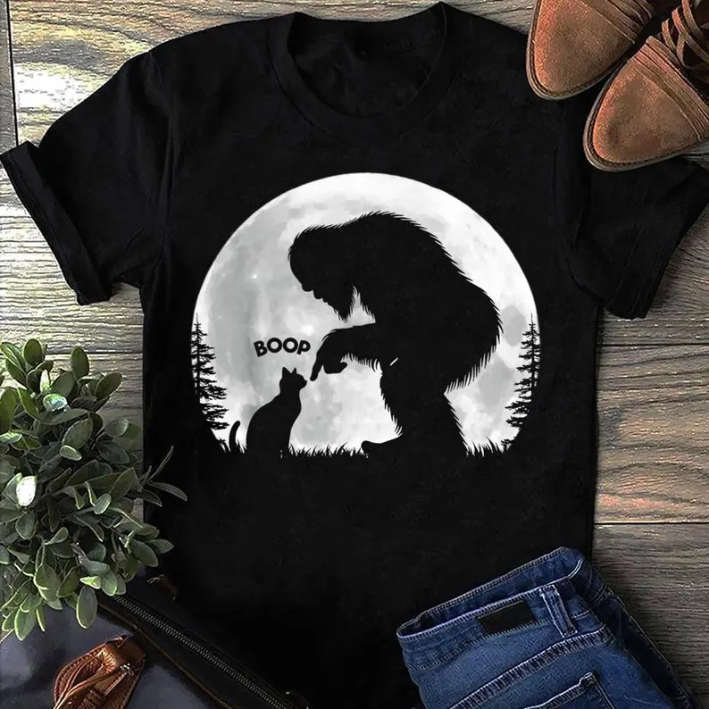 Fun Hand Boop Nose Bigfoot Sasquatch Cat Full Moon Bigfoot T Shirt