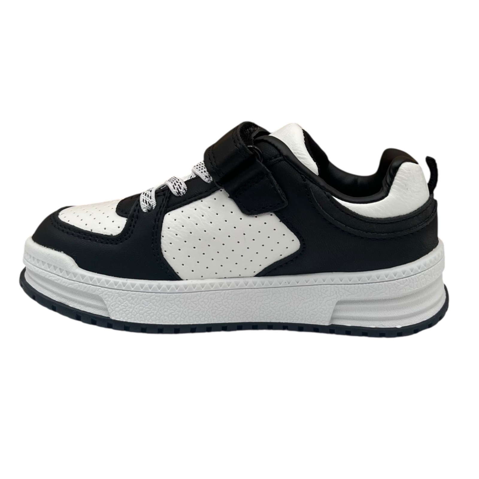 Carters Little Boys Ayngel Classic Style Slip-on Sneakers Size 11 Black White