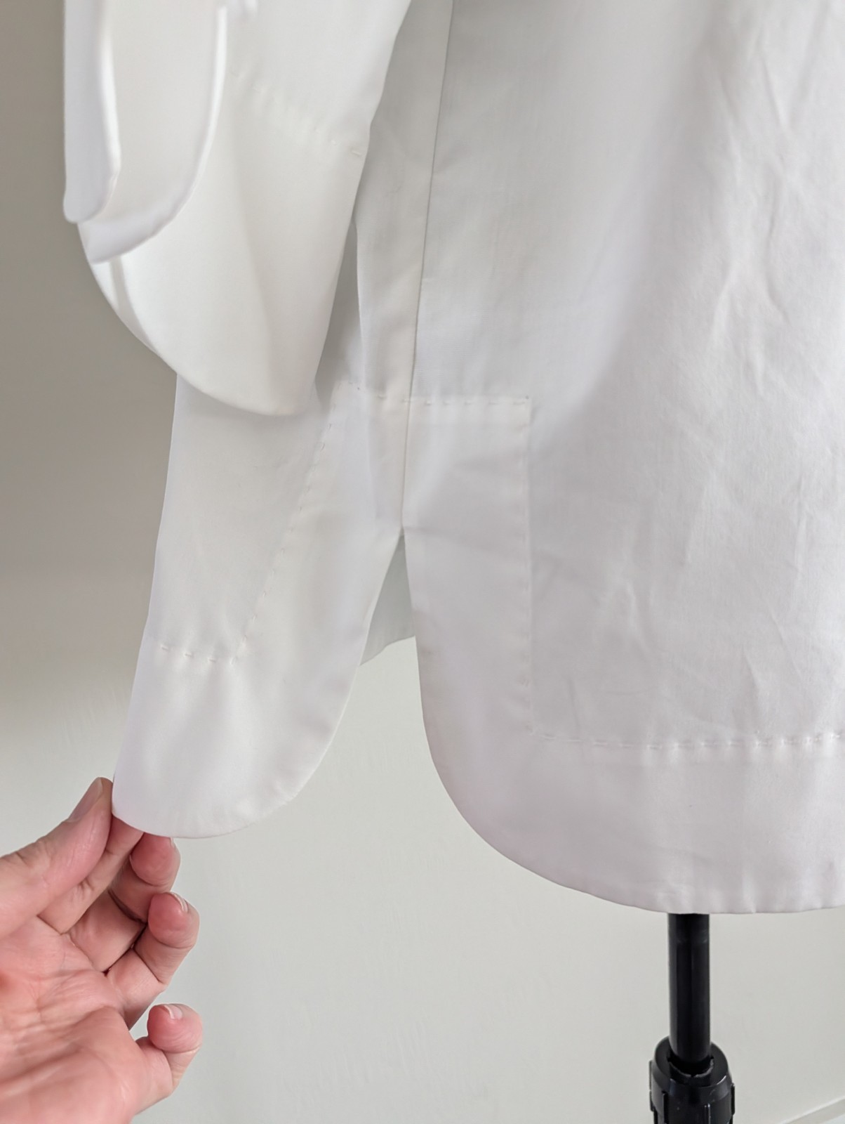 $650 New Escada white Cotton scallop collared button top blouse 40 10 L
