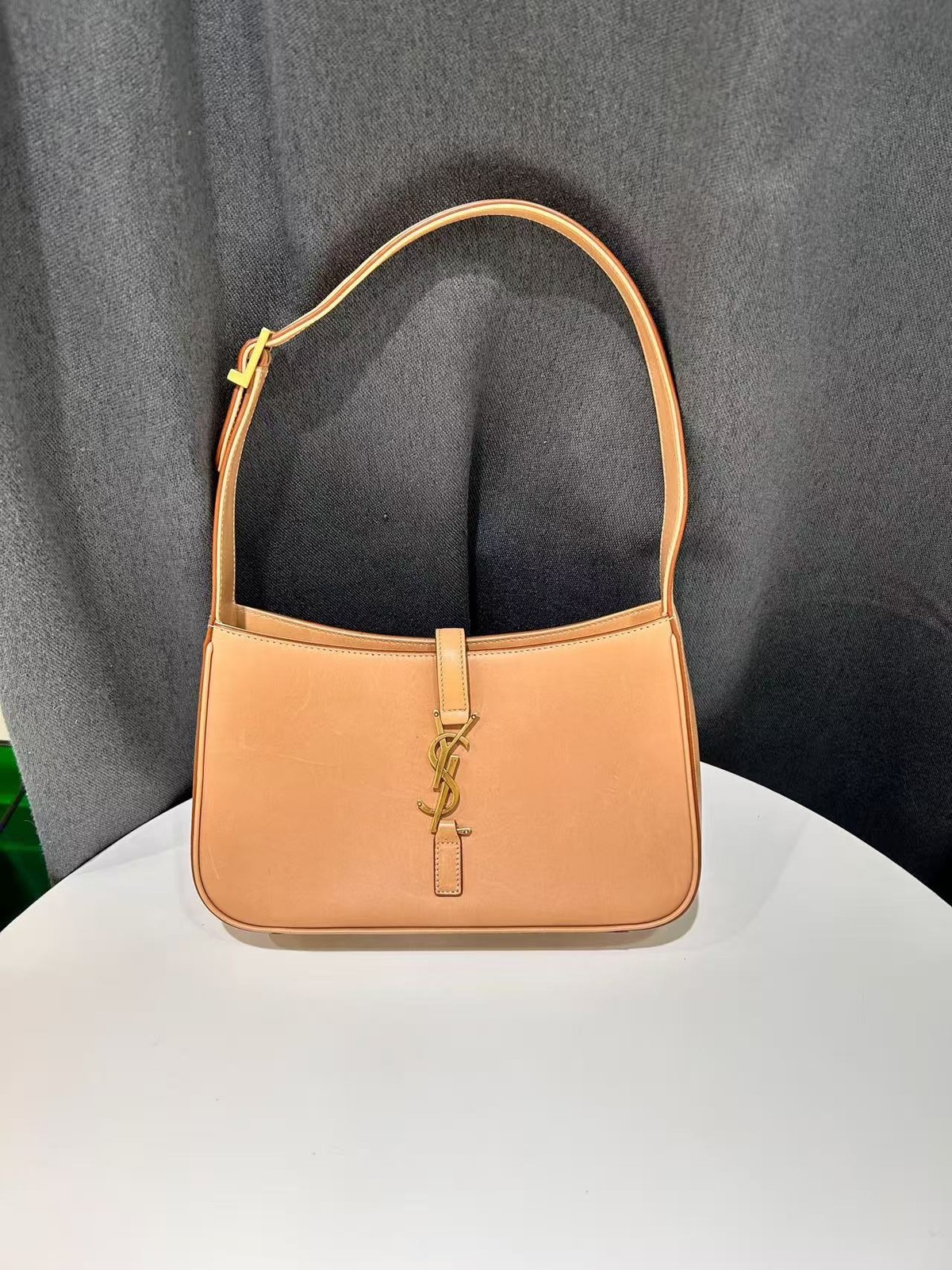 Saint Laurent Medium Milk Tea Leather Le 5 à 7 Hobo Shoulder Bag Made in Italy
