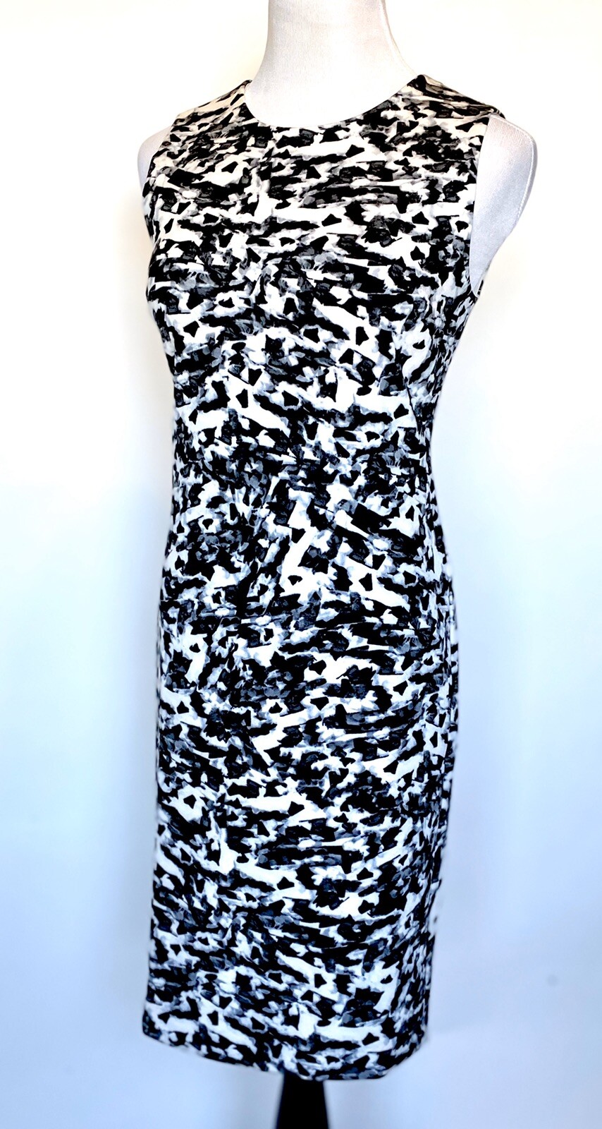 Carmen Marc Valvo Sz 4 Black & White Stretch Dress Price $69 NWT