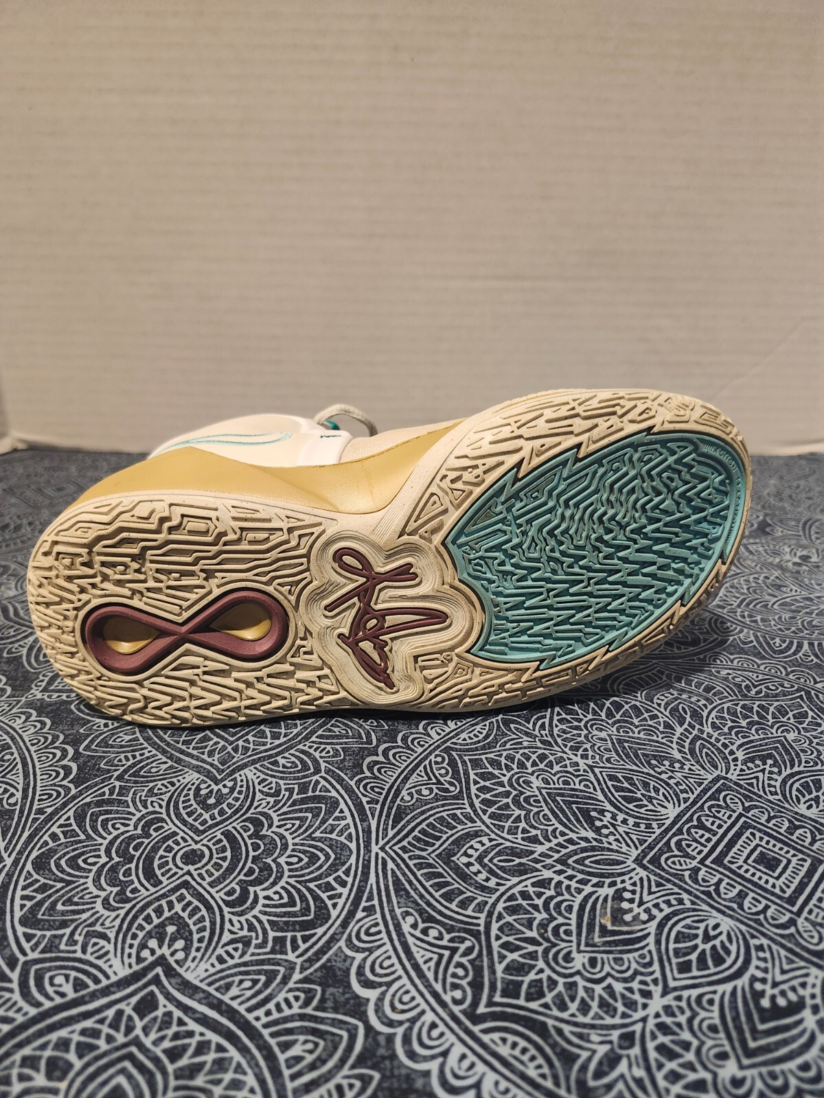 Size 4Y- Nike Sue Bird x Kyrie Infinity Golden Tribute DD0334 002! Nice!