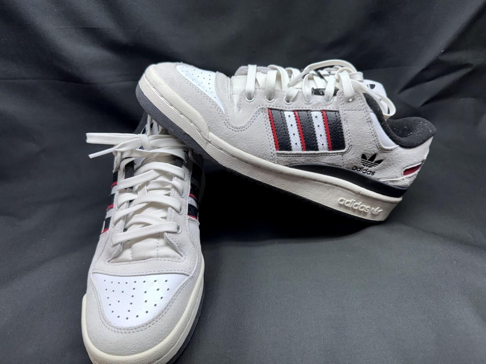 Adidas Forum Low CL JP6094 Mens Size 7 white Black and Red Sneakers