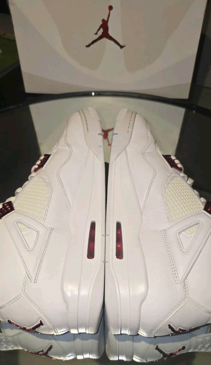 Air Jordan 4 Retro “Metallic Red” (2020) in US Size 15. OG BOX / 9.2/10