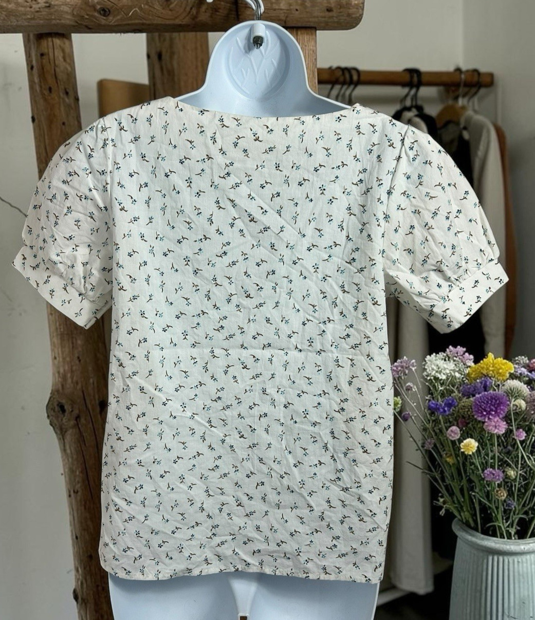Grace & Chili Floral Button Front Shirt Sz Small Cottage Core Blouse Top