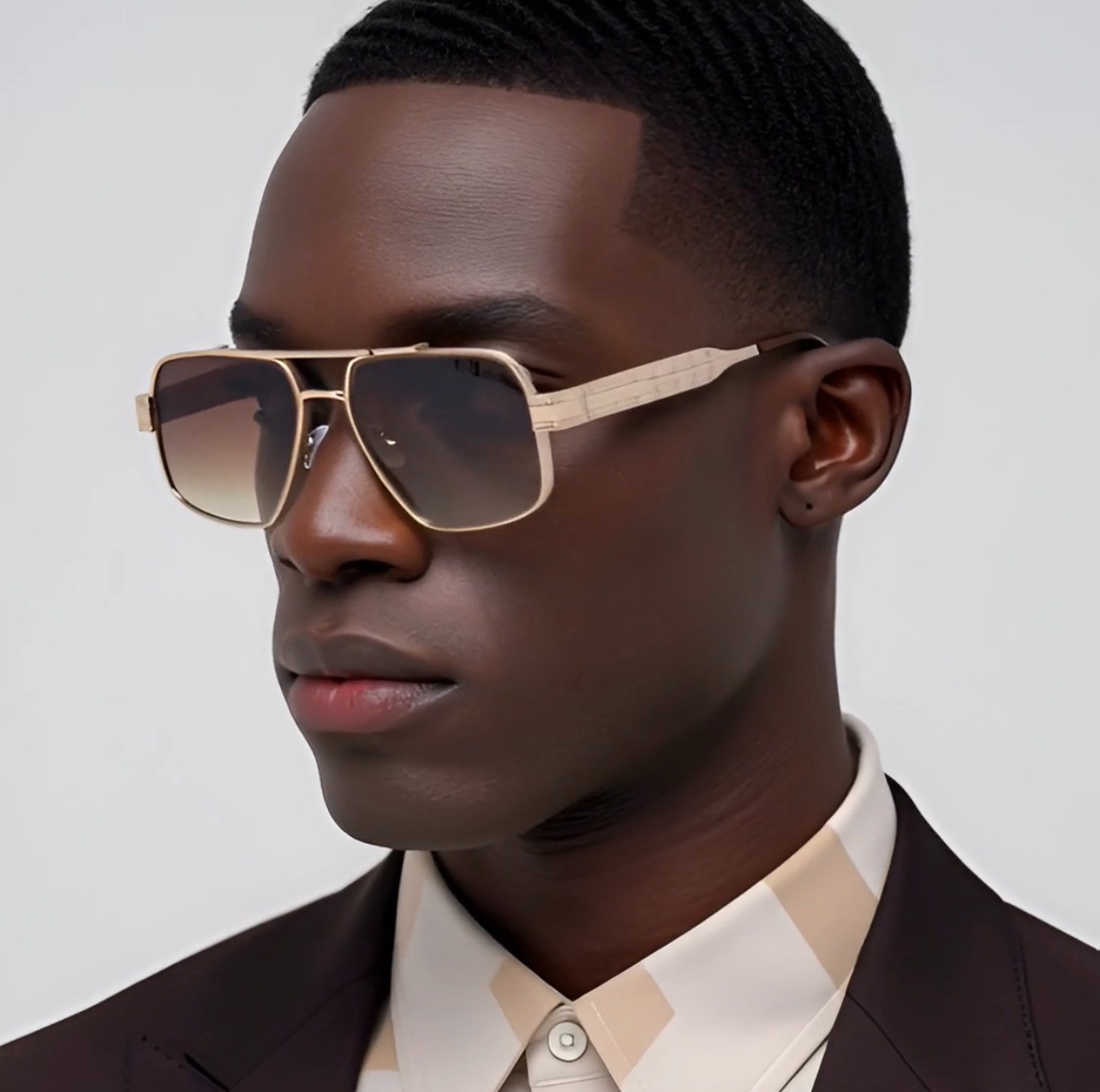 Men Sunglasses Classic Black Lens Square Fashion Design Gold Metal Frame Shades