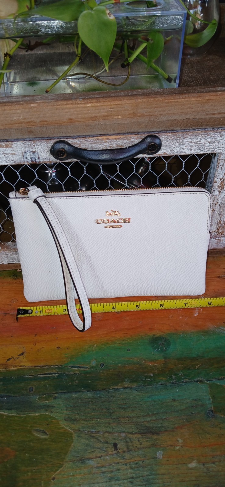 Coach Corner Zip Wristlet Chalk/Gold Pebbled Finish Gold Hardware Logo Zip Lined