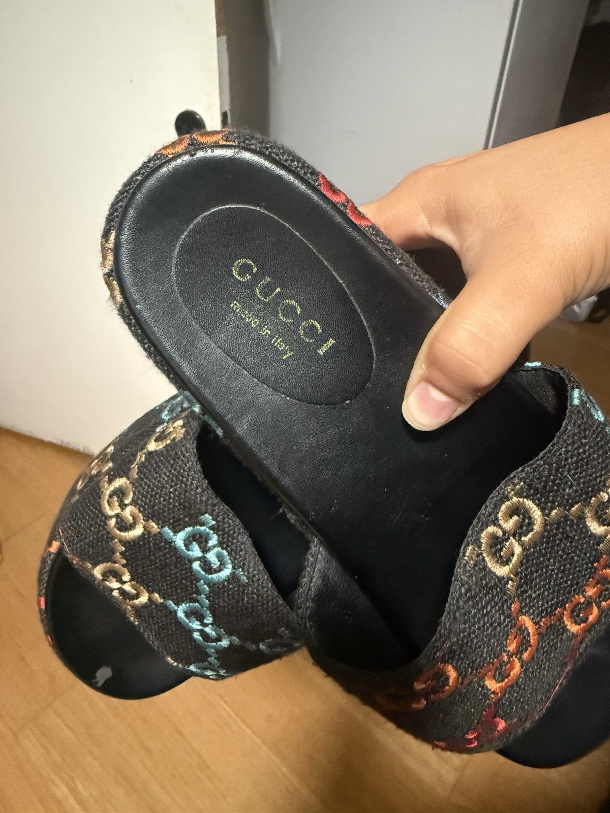 Gucci Women’s GG Logo Slide Sandals Black/Multicolor Rubber Slip-On US 10