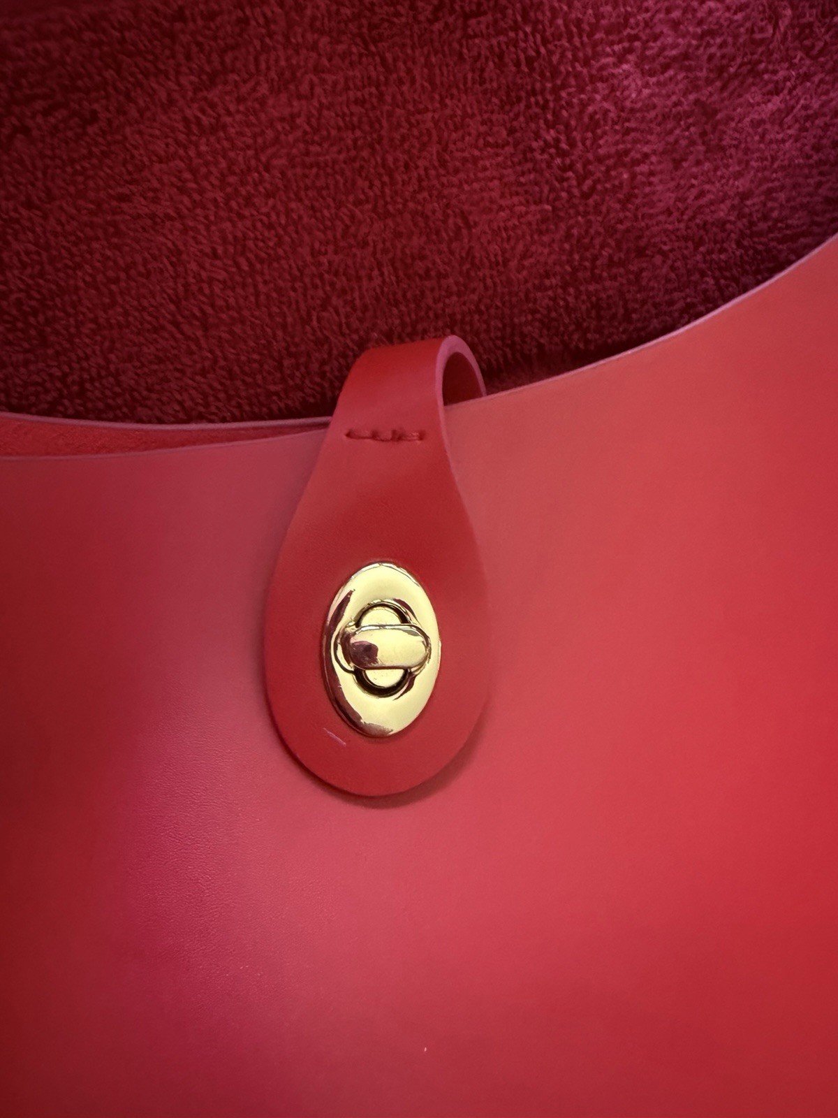 Elizabeth Arden Red Solid Shoulder Bag Gold Hardware Turn Lock Buckle Accent