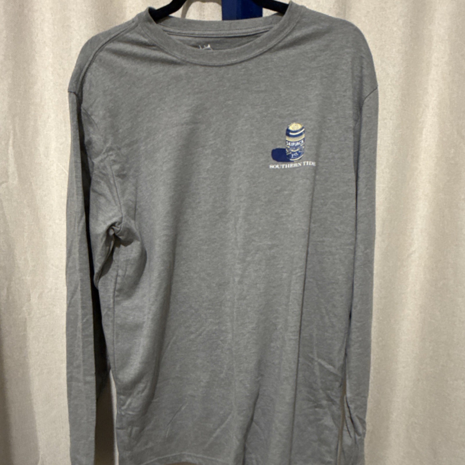 Southern Tide Skipjack Six Pack Graphic Print Long Sleeve Gray Heather Quarry T…