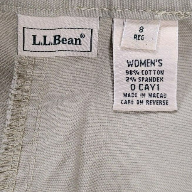 LL Bean Khakis (8 Reg) Tan. 2 Front Pockets. Cotton/Spandex. Great for Work!