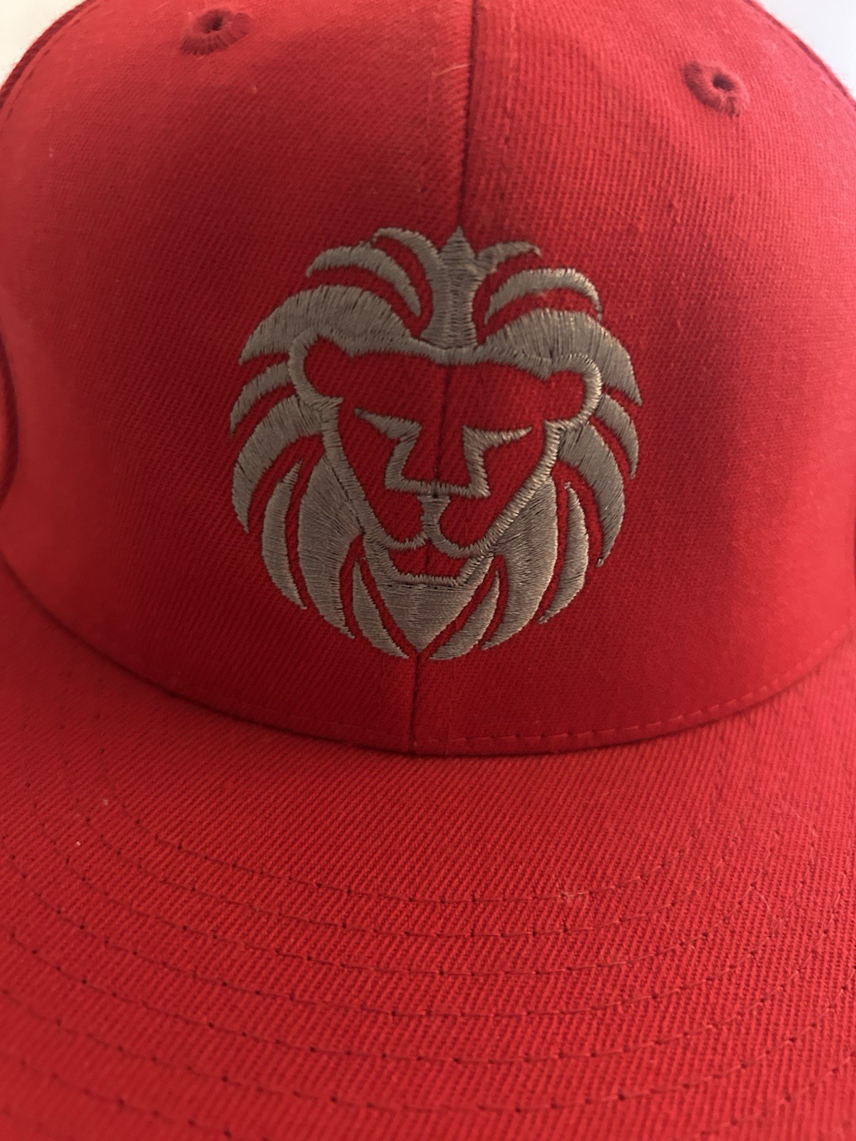 Lids Men’s Red Fitted Stretch Baseball Cap Hat, Lion Logo, Size 7 1/4-7 5/8