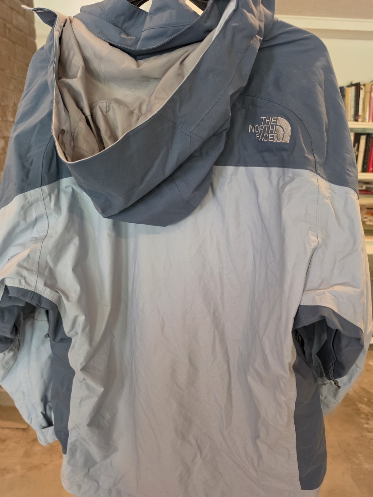 The North Face HyVent Women’s XL Hooded Full Zip Colorblock Jacket Blue