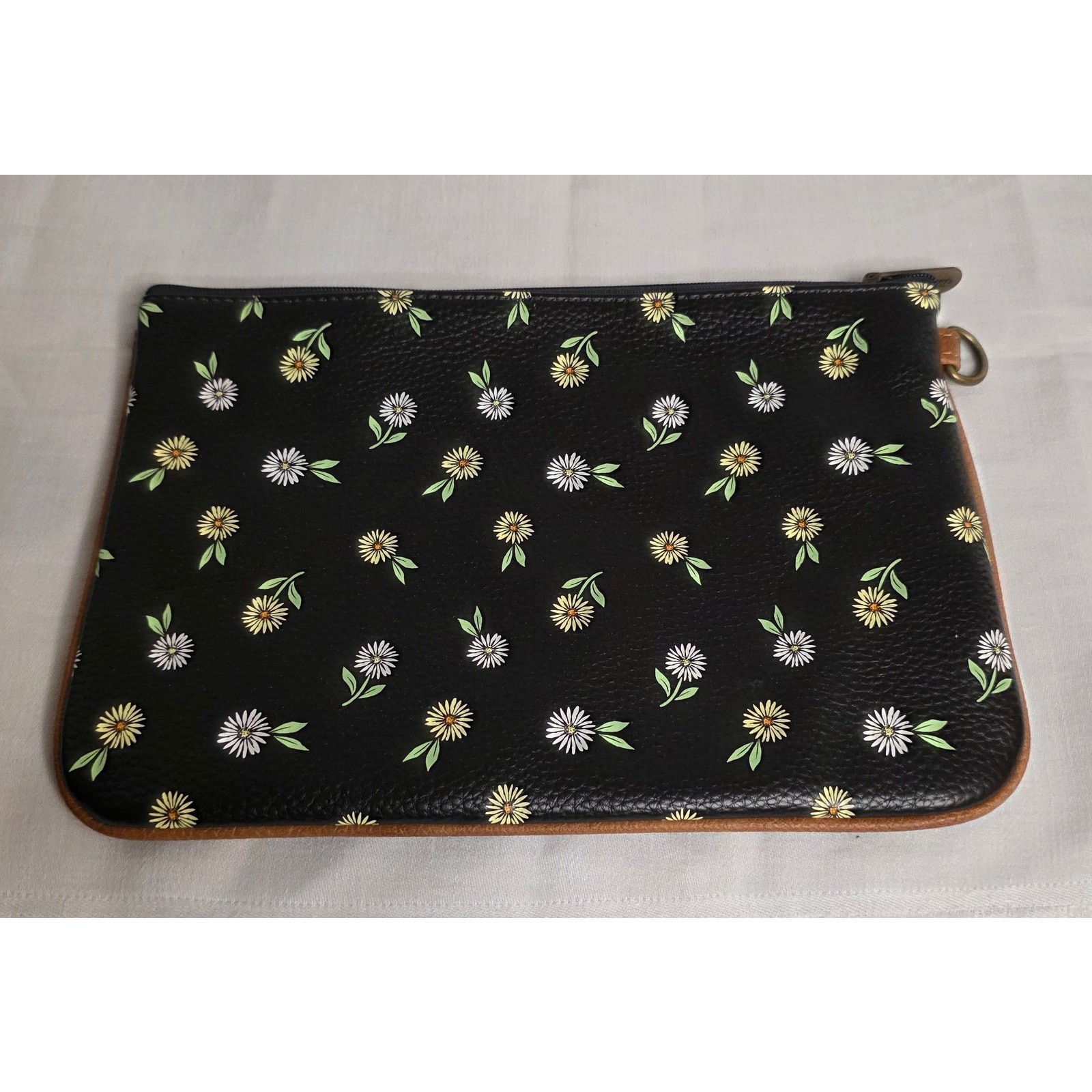 Thirty-One Pebbled & Floral Small Toiletry Bag. 100% Polyurethane 9.5″ x 6.5″