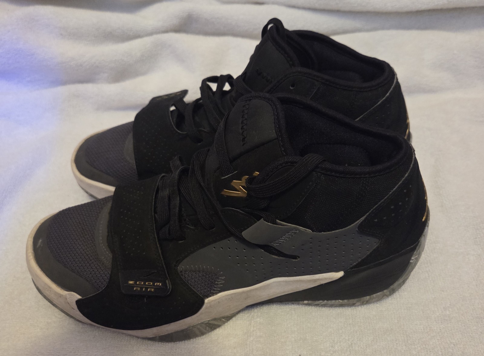 Air Jordan Zion 2 TB Black Metallic Gold Men’s 9.5 DQ7688-001