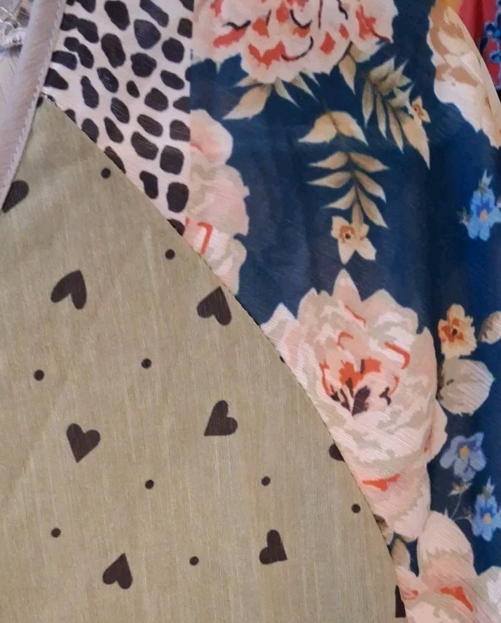 Boho Style Blouse Size M Hearts and Flowers 3/4 Sleeve Pullover