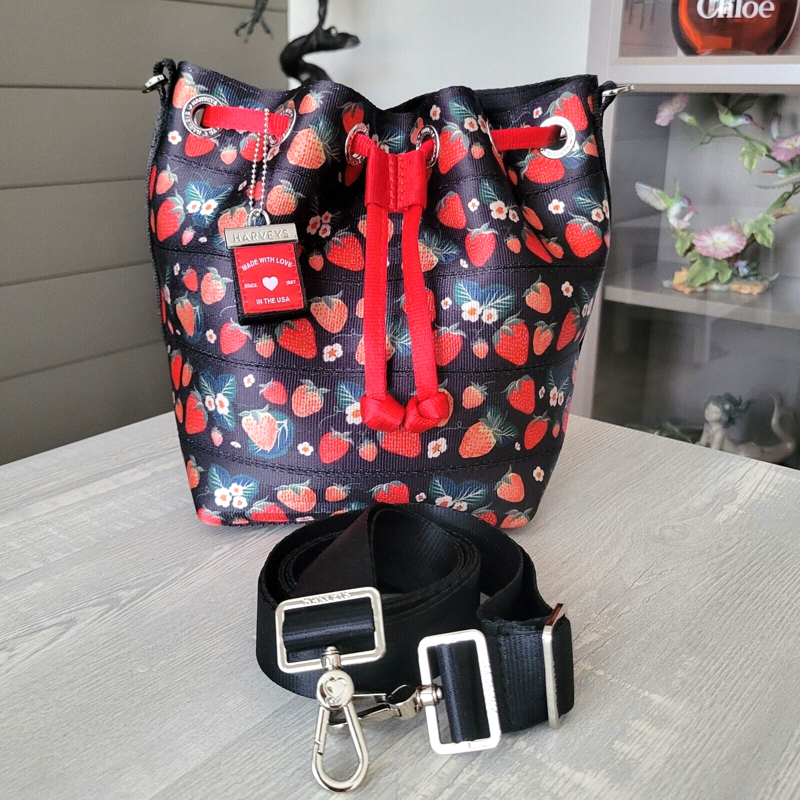 Harveys Strawberry Fields Park Hopper Crossbody Drawstring Bag Black Red EUC