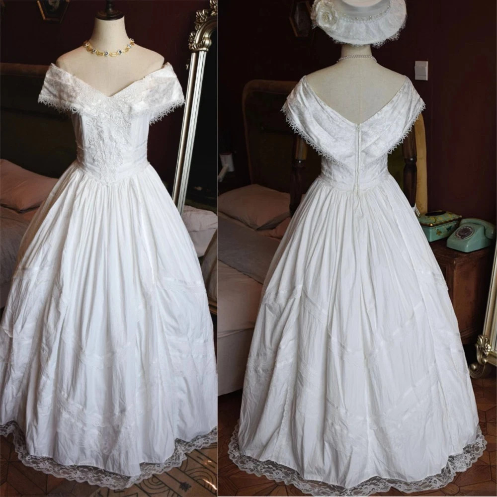 Stain Wedding Dresses Off Shoulder Lace Applique A-Line Victorian Bridal Gowns