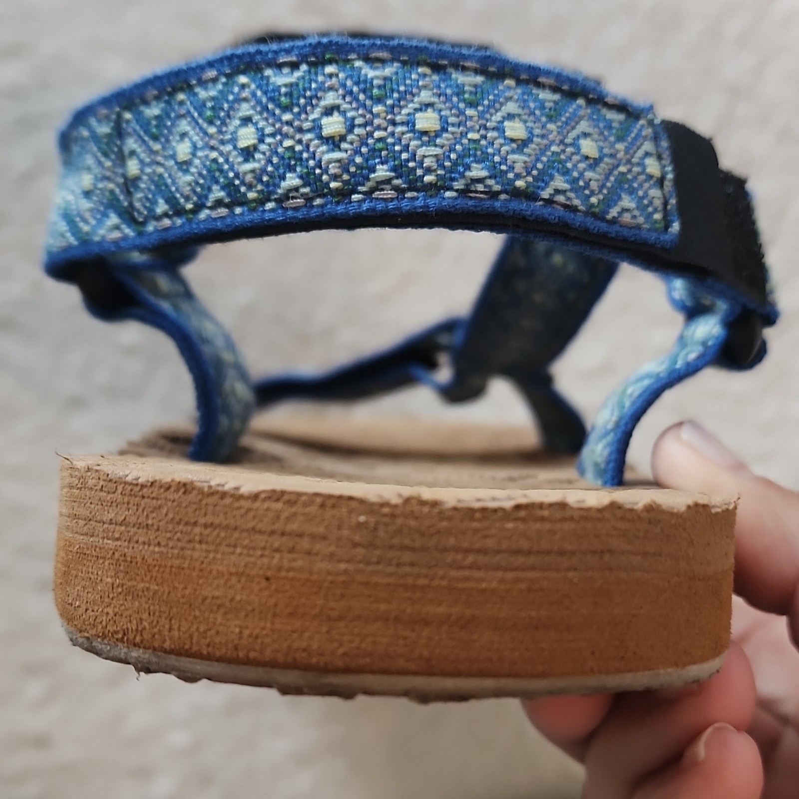 Muk Luks Women’s Blue Geometric Strappy Hook & Loop Ankle Strap Sandals 9