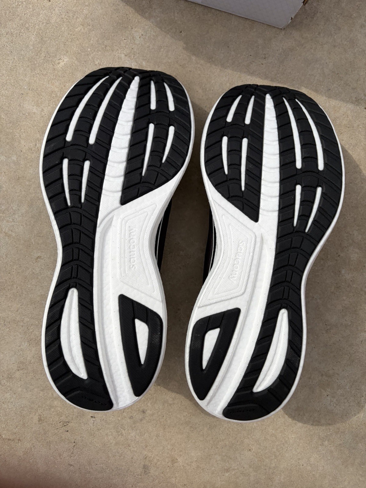 Saucony Ride 18 Men’s Running Shoes Black/White, Size 11.5