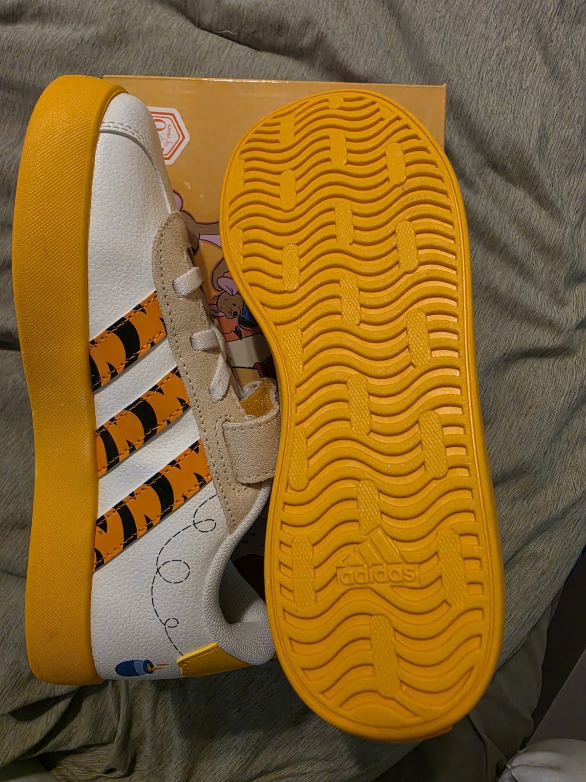 2y adidas VL Court Winnie EL C Disney Unisex Kids Low Top Sneakers KI9175