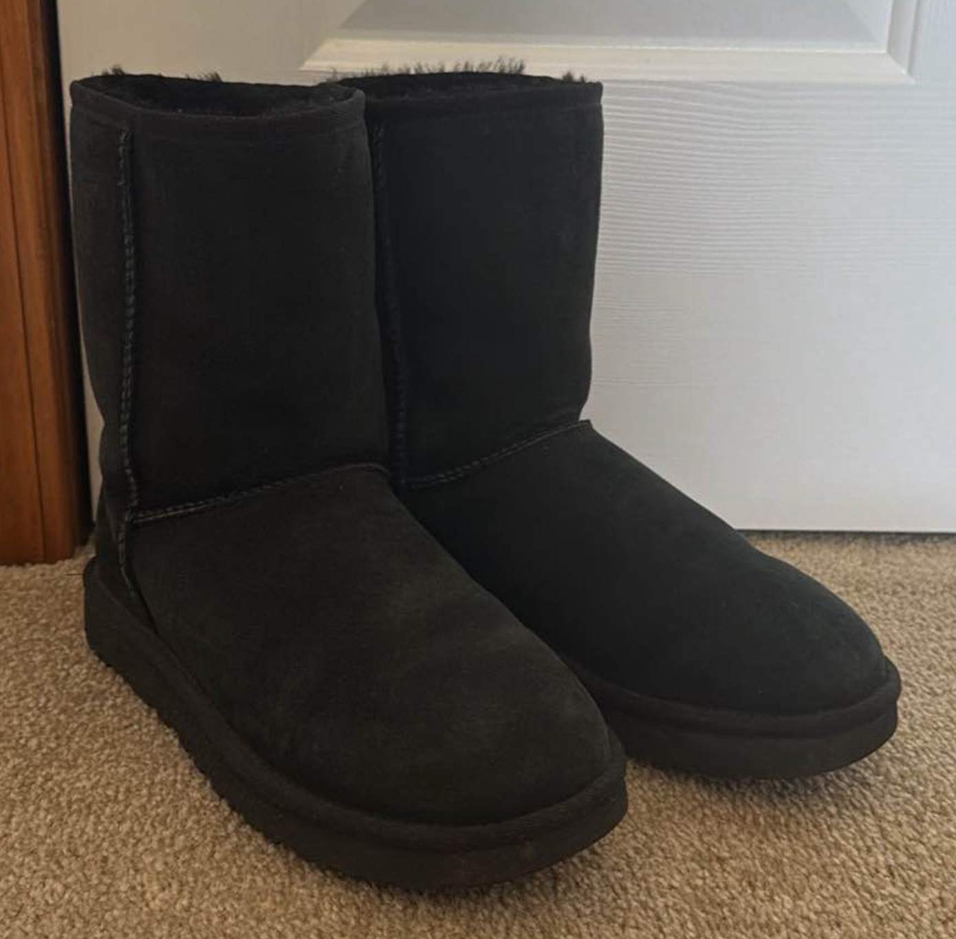 UGG Classic Short Boots – Size 10 (Black) (Good Condition)