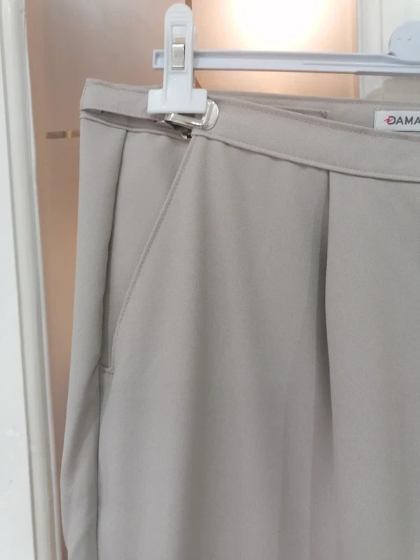BNWOT Adjustable Waist Tapered Leg Trousers Size 22/31 – A110