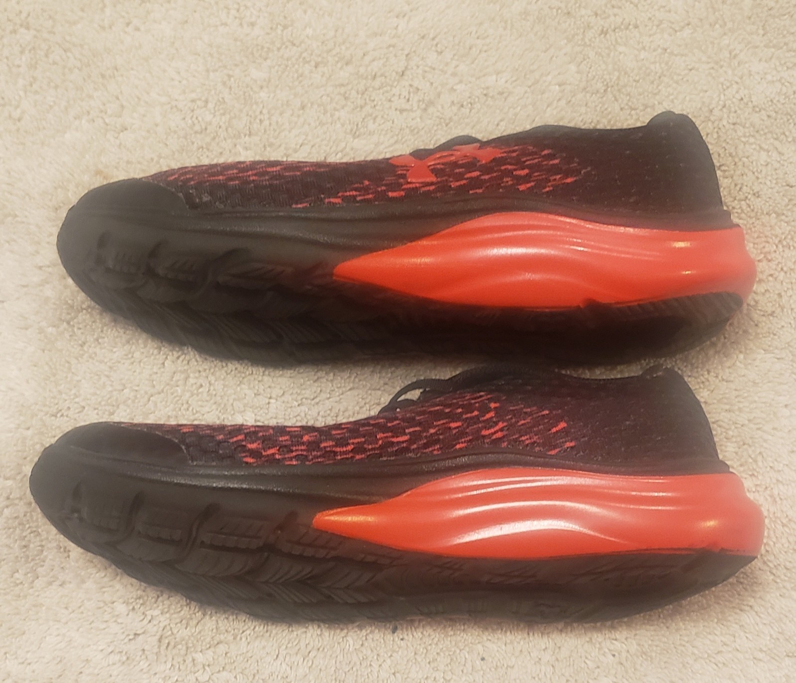 UNDER ARMOUR BPS Kids 11k Liquify Rebel AL Red Black Shoes NO TIE