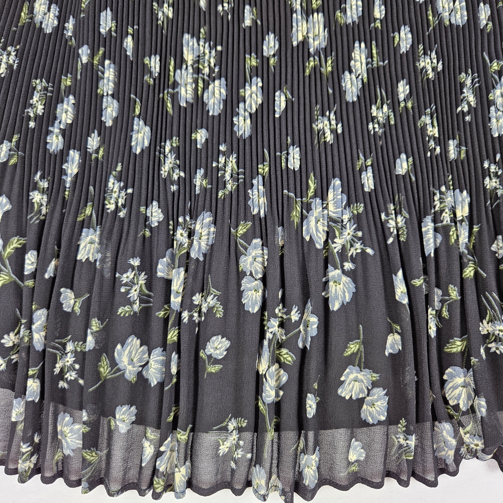 MNG Mango Pleated Floral Blouse Womens 6 Relaxed Necktie Black Cottage Romantic