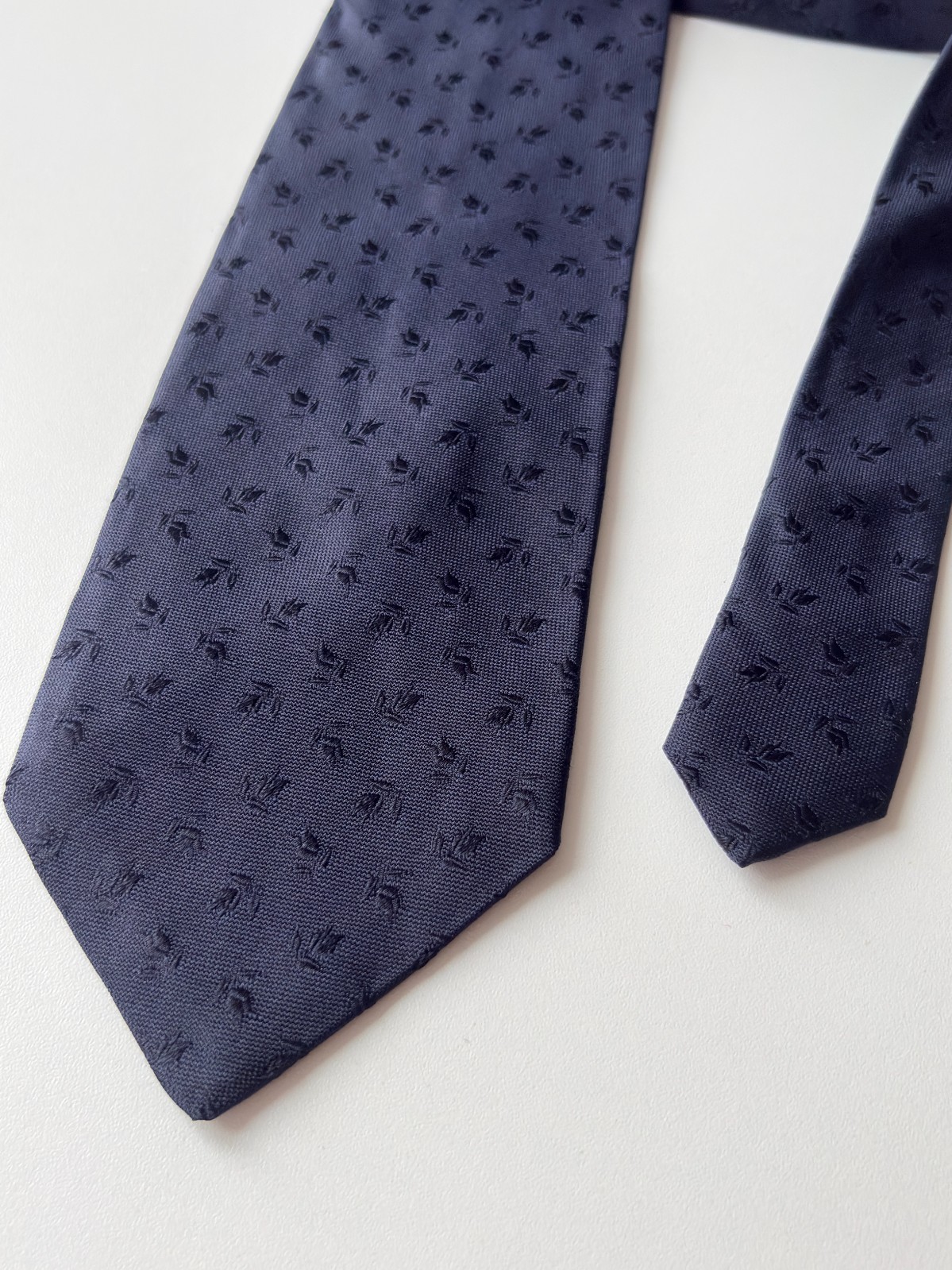 VINCI Silk Tie Navy Blue Small Floral Pattern Italy Classic 100%, 1031