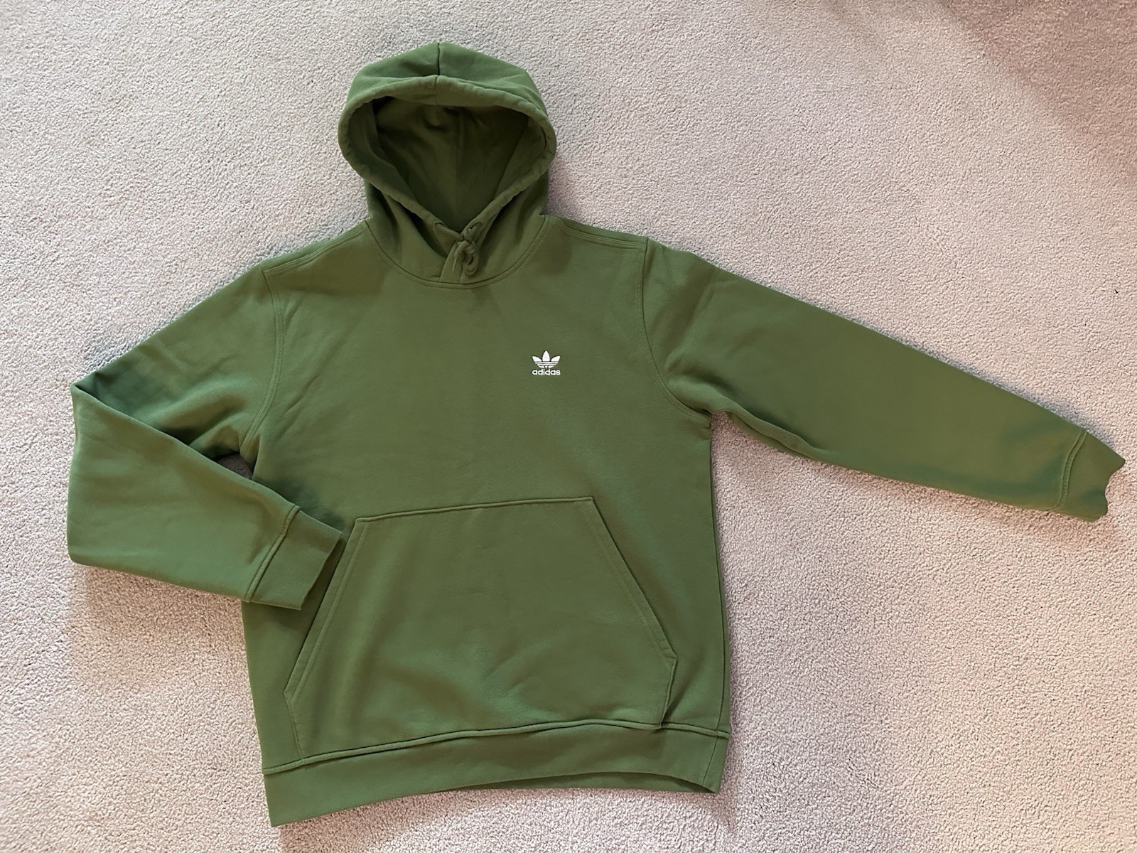 Adidas olive green Originals Essentials Trefoil Hoodie Size Large Sweatshirt