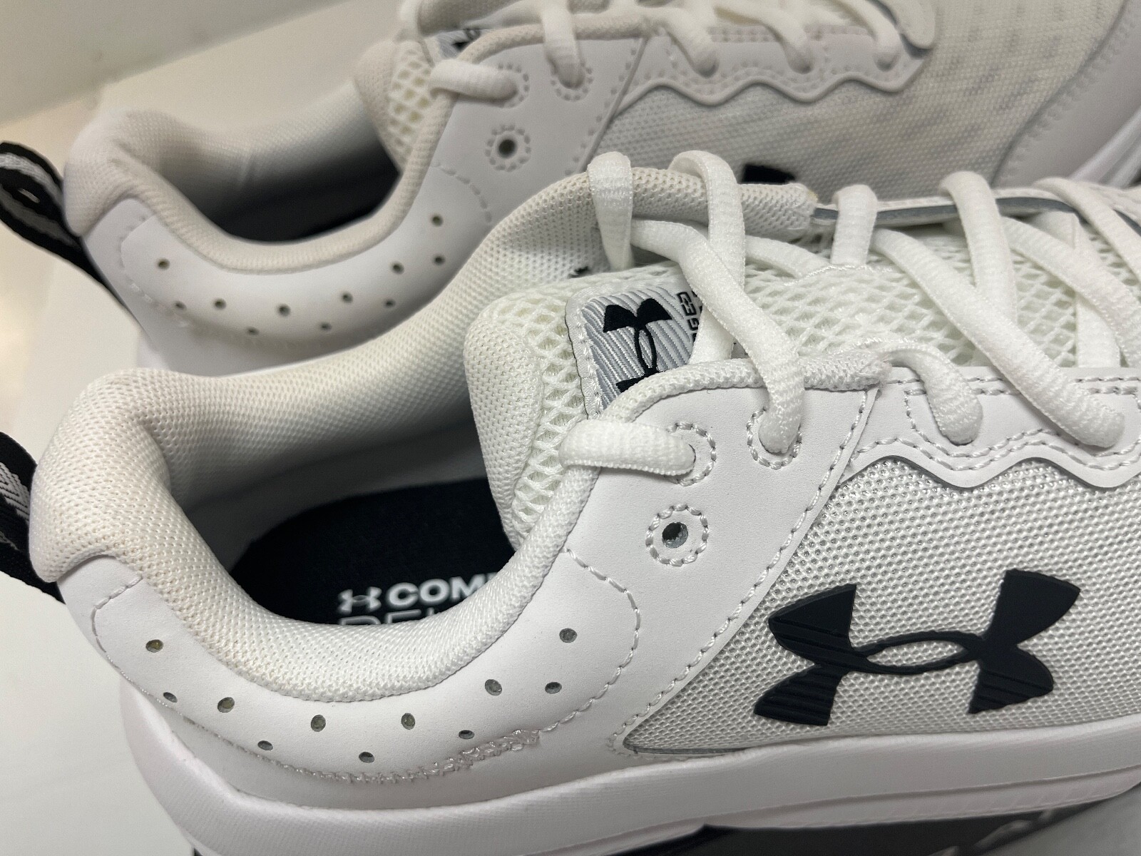 UNDER ARMOUR Men’s UA Charged Assert 10 White / Black 3026175-104 NWD Free Ship