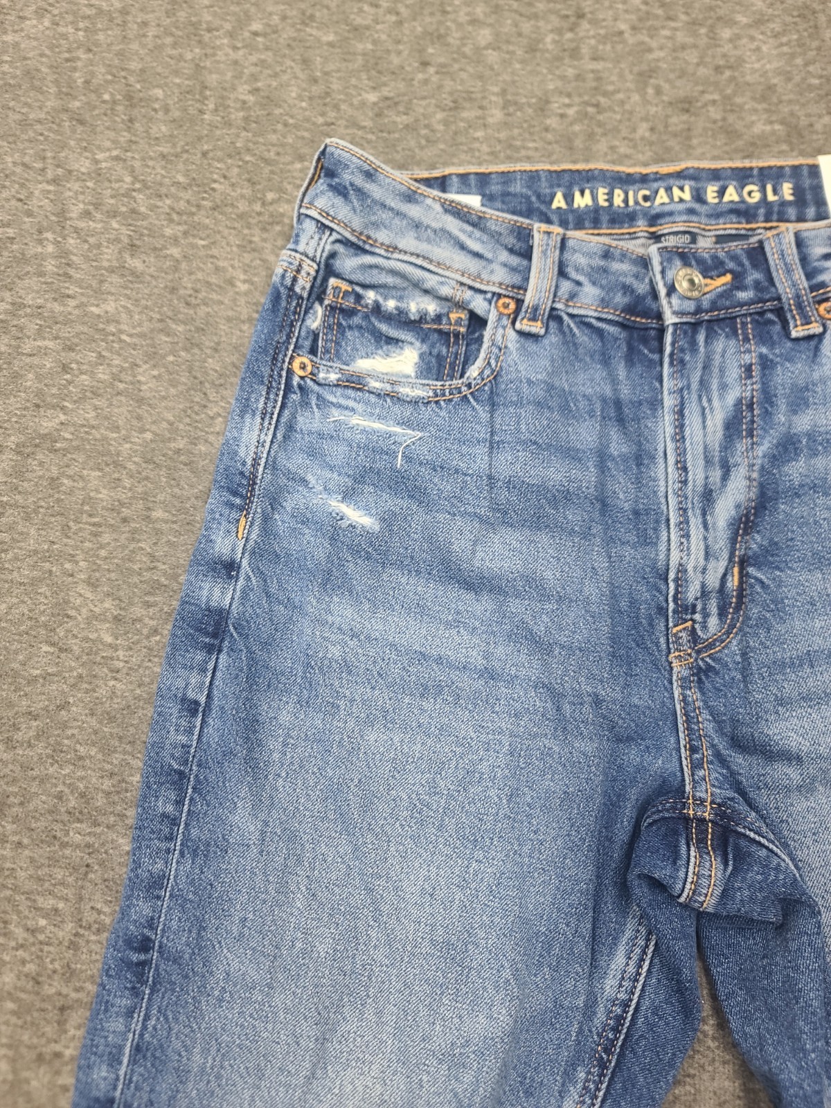 American Eagle Strigid Mom Jeans 6 28W Bright Star High Rise Destructed NWT