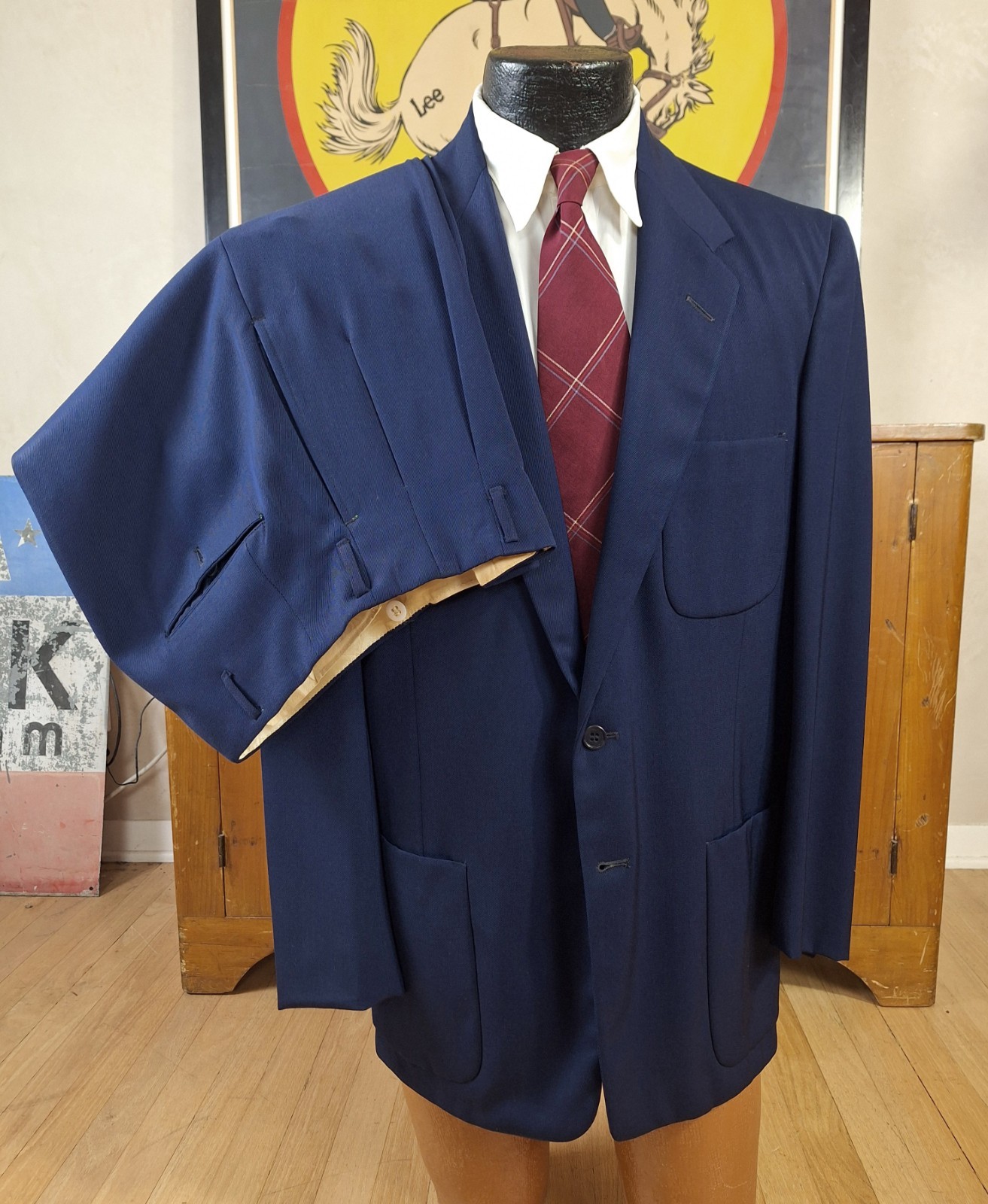 VTG Classic 1950s Rayon Gab Dark Blue 2 PC Suit. 40-41 NICE